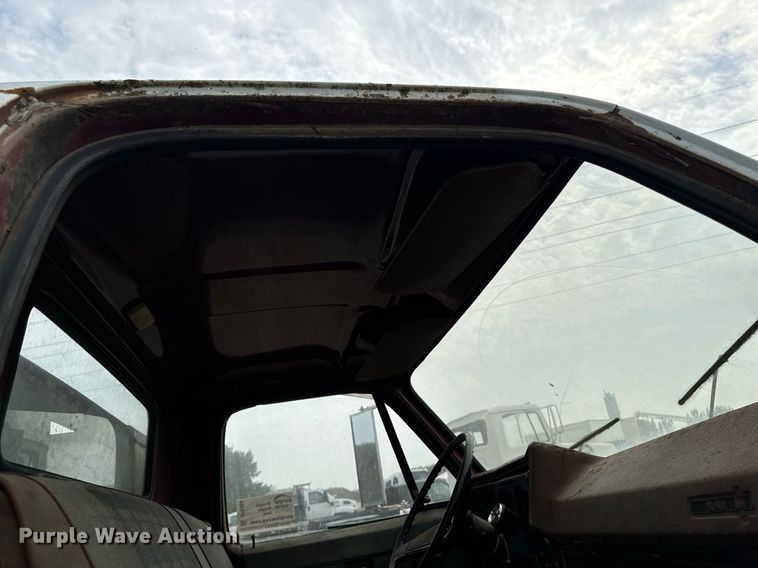 image for item DP8464 1975 GMC 5000 flatbed truck