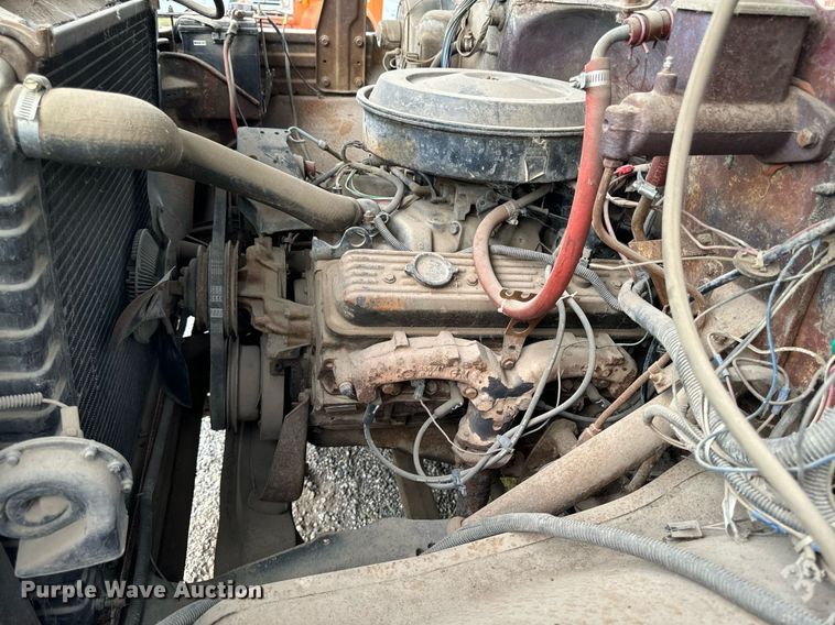 image for item DP8464 1975 GMC 5000 flatbed truck