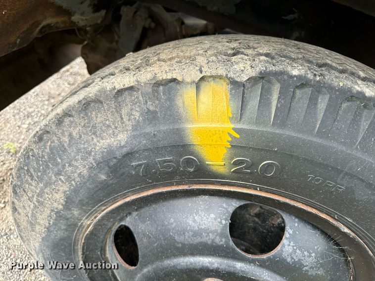 image for item DP8464 1975 GMC 5000 flatbed truck