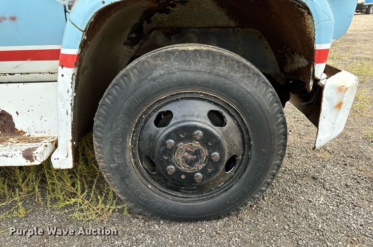 image for item DP8464 1975 GMC 5000 flatbed truck