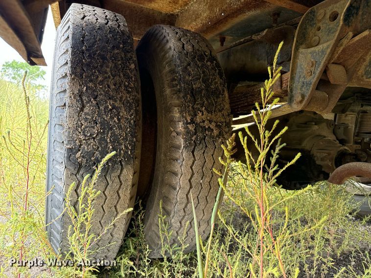image for item DP8464 1975 GMC 5000 flatbed truck