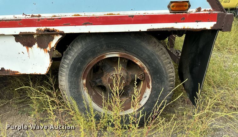 image for item DP8464 1975 GMC 5000 flatbed truck