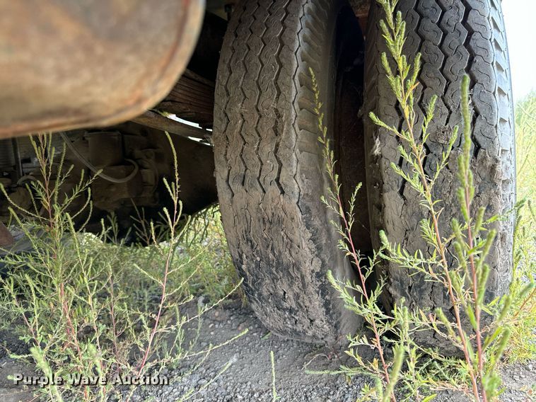 image for item DP8464 1975 GMC 5000 flatbed truck