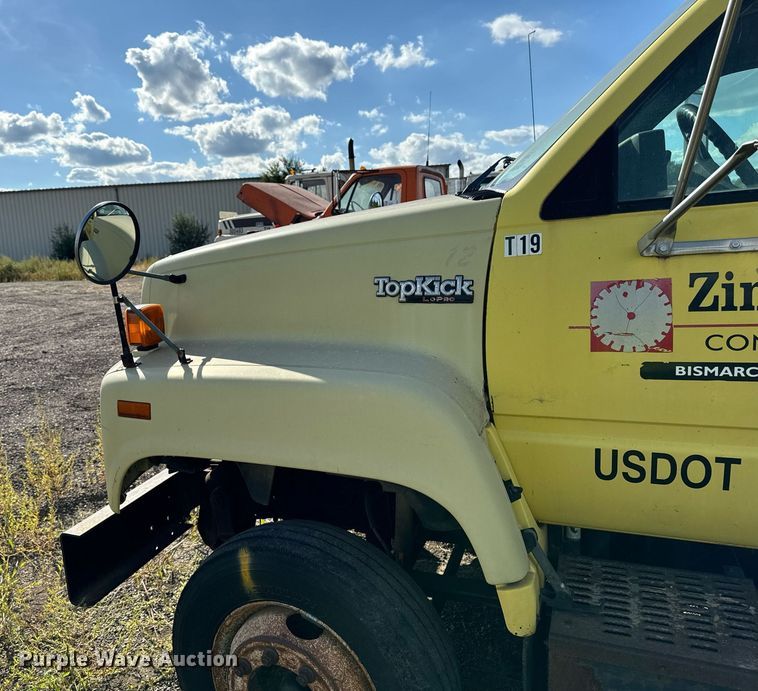 image for item DP8465 1995 GMC Topkick  flatbed truck