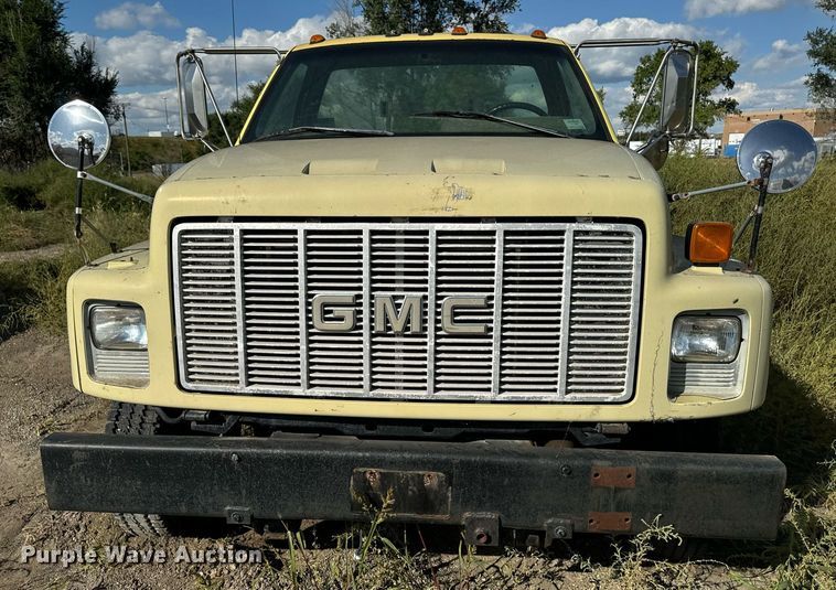 image for item DP8465 1995 GMC Topkick  flatbed truck