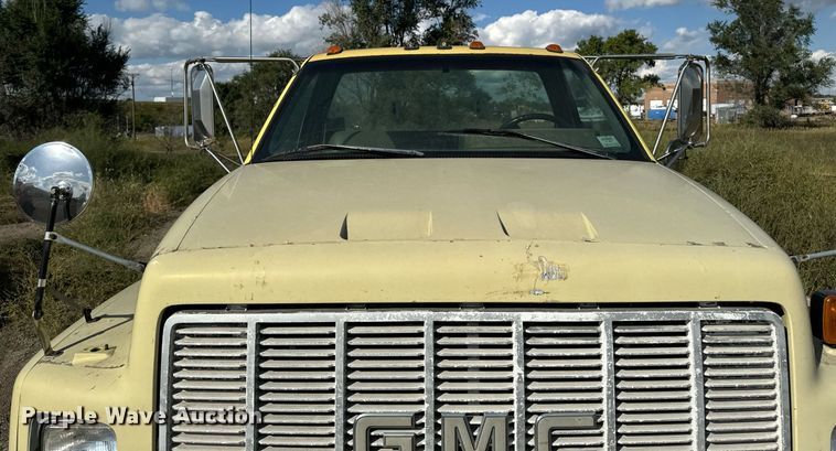 image for item DP8465 1995 GMC Topkick  flatbed truck