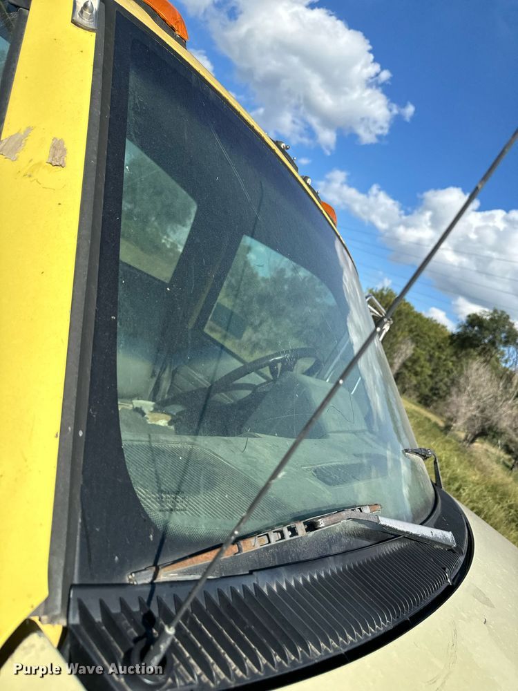 image for item DP8465 1995 GMC Topkick  flatbed truck