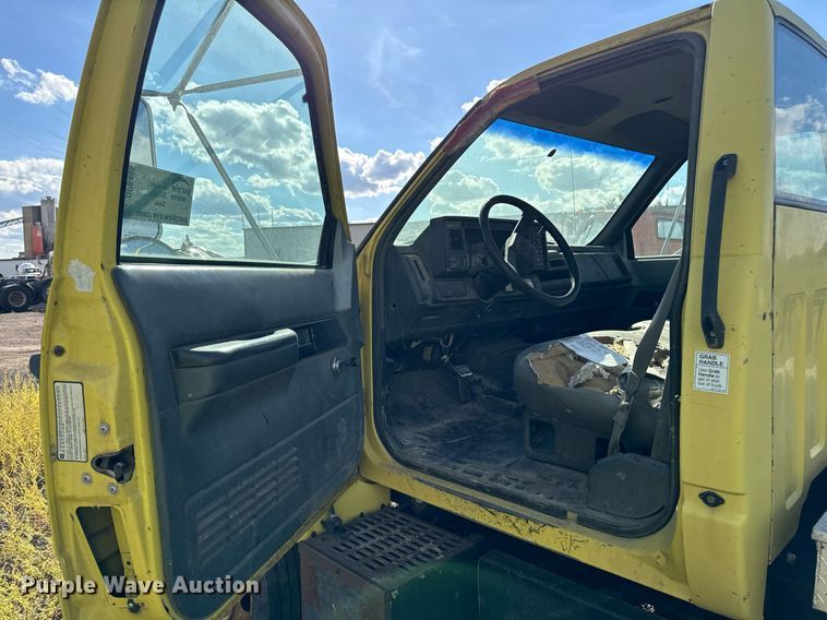 image for item DP8465 1995 GMC Topkick  flatbed truck