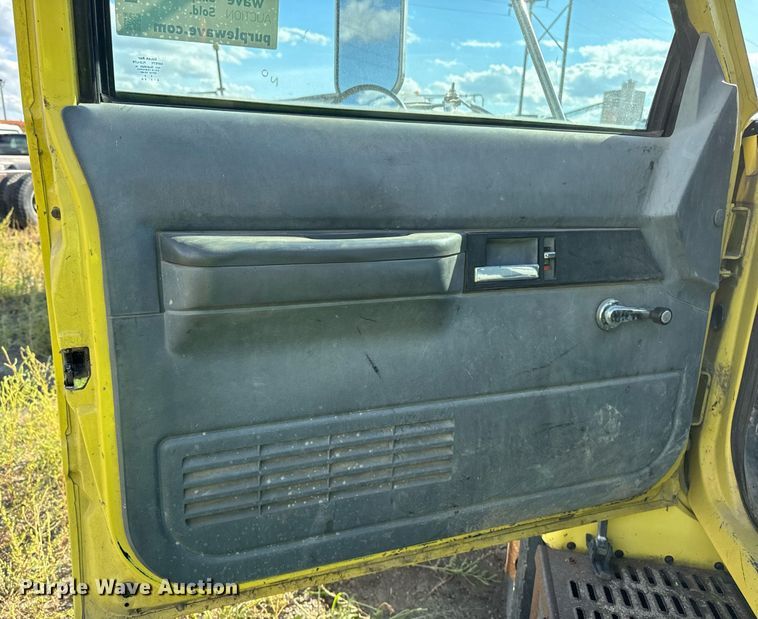 image for item DP8465 1995 GMC Topkick  flatbed truck