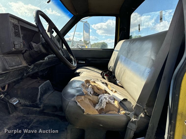 image for item DP8465 1995 GMC Topkick  flatbed truck