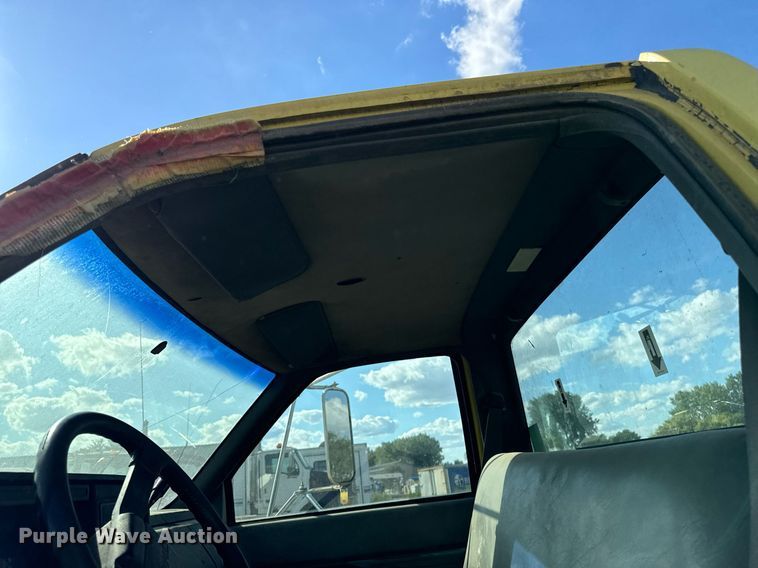 image for item DP8465 1995 GMC Topkick  flatbed truck