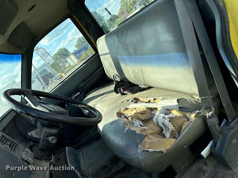 image for item DP8465 1995 GMC Topkick  flatbed truck