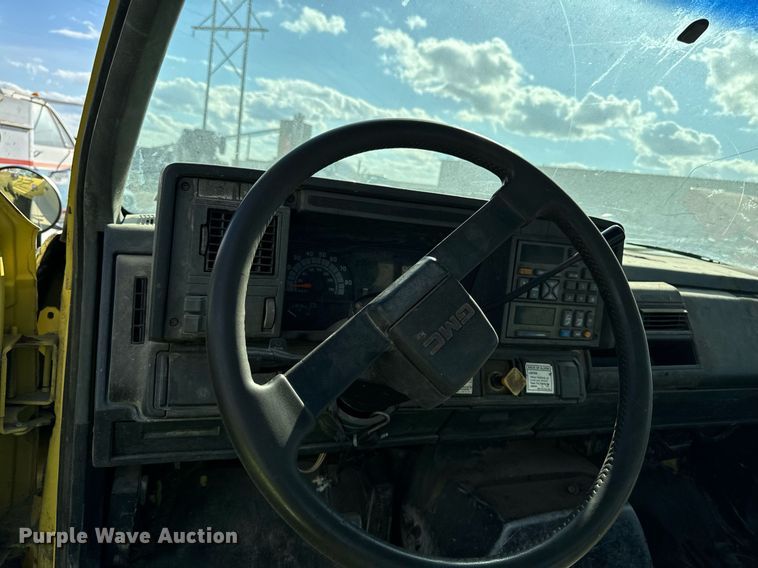 image for item DP8465 1995 GMC Topkick  flatbed truck