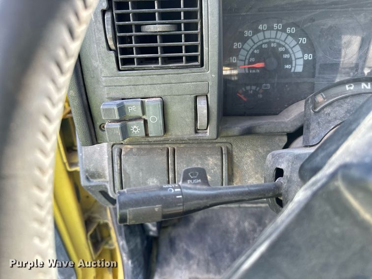 image for item DP8465 1995 GMC Topkick  flatbed truck