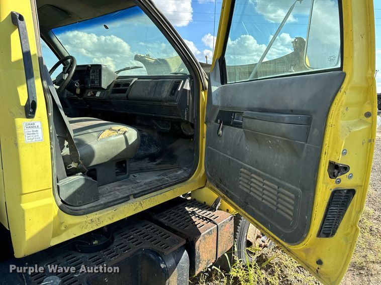 image for item DP8465 1995 GMC Topkick  flatbed truck