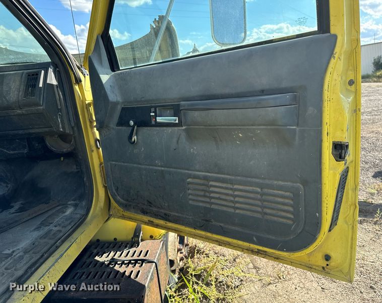 image for item DP8465 1995 GMC Topkick  flatbed truck