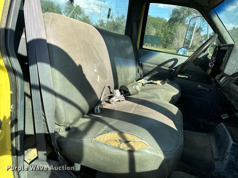 image for item DP8465 1995 GMC Topkick  flatbed truck