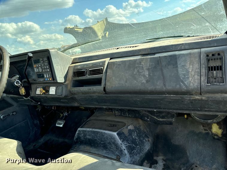 image for item DP8465 1995 GMC Topkick  flatbed truck