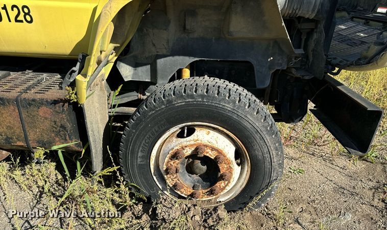 image for item DP8465 1995 GMC Topkick  flatbed truck