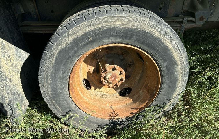 image for item DP8465 1995 GMC Topkick  flatbed truck