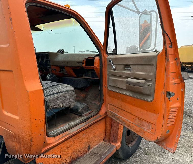 image for item DP8466 1974 Chevrolet C60 flatbed truck