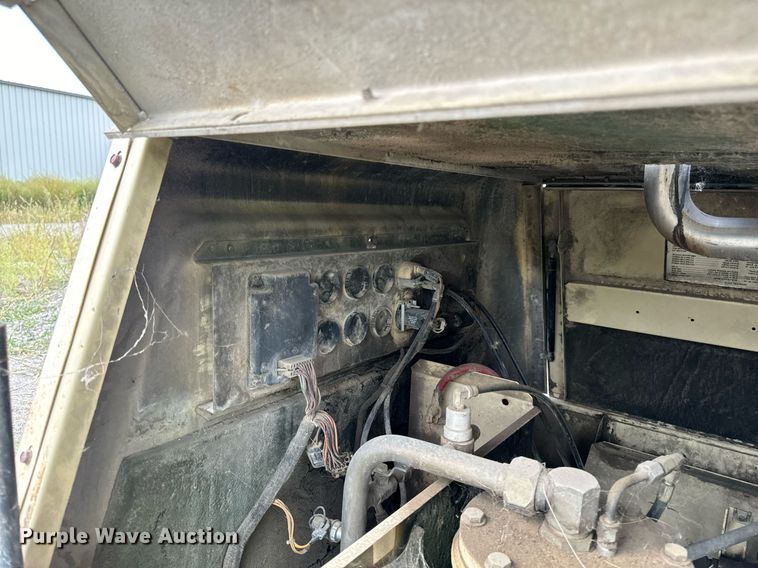 image for item DP8475 1993 Ingersoll Rand 185 air compressor