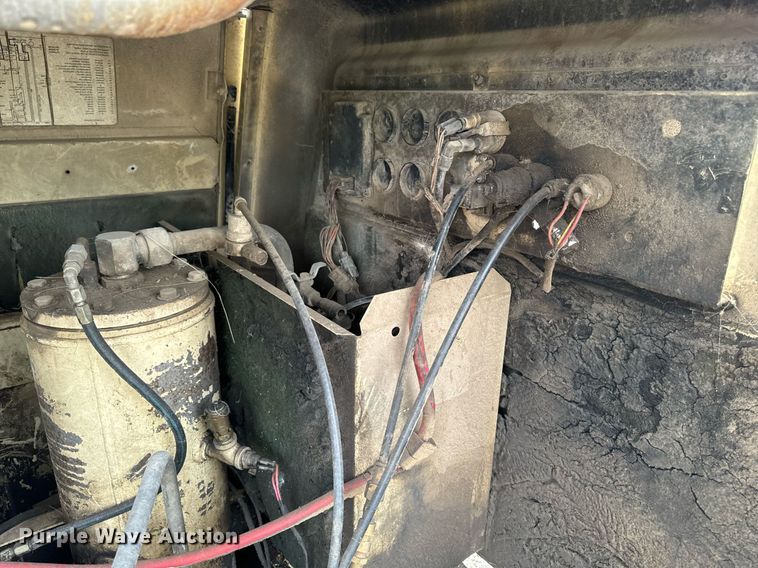 image for item DP8475 1993 Ingersoll Rand 185 air compressor