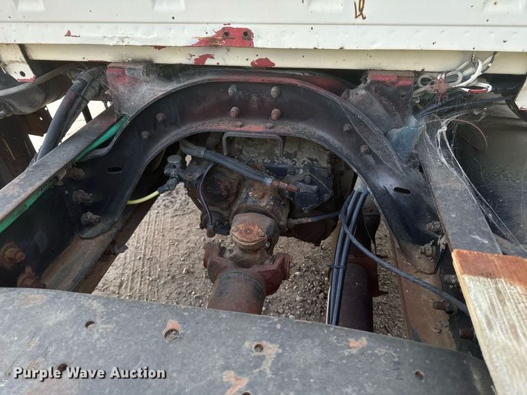 image for item DP8476 1981 Ford LT9000 truck cab and chassis