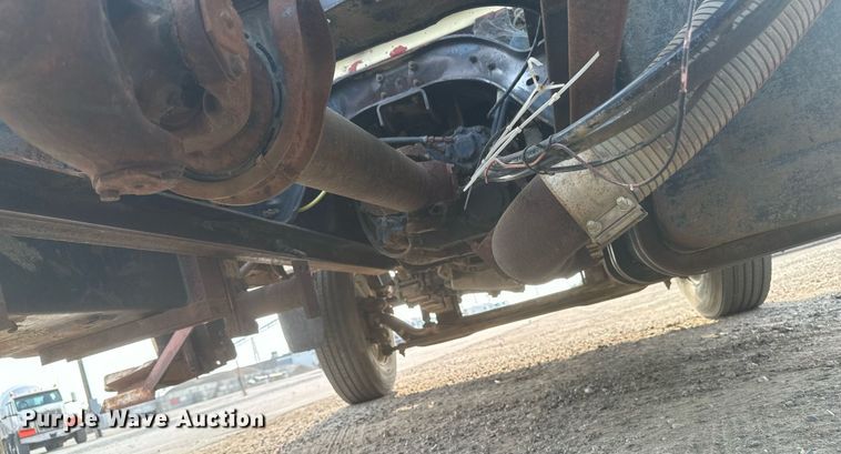 image for item DP8476 1981 Ford LT9000 truck cab and chassis