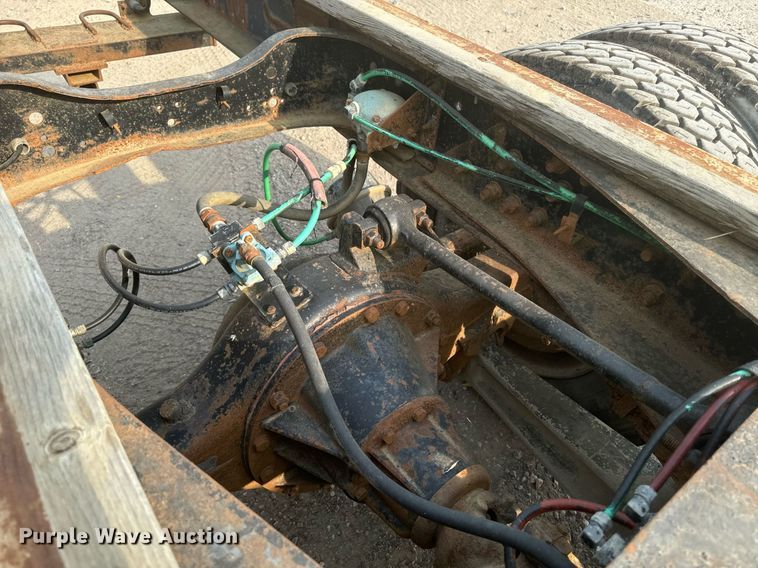 image for item DP8476 1981 Ford LT9000 truck cab and chassis