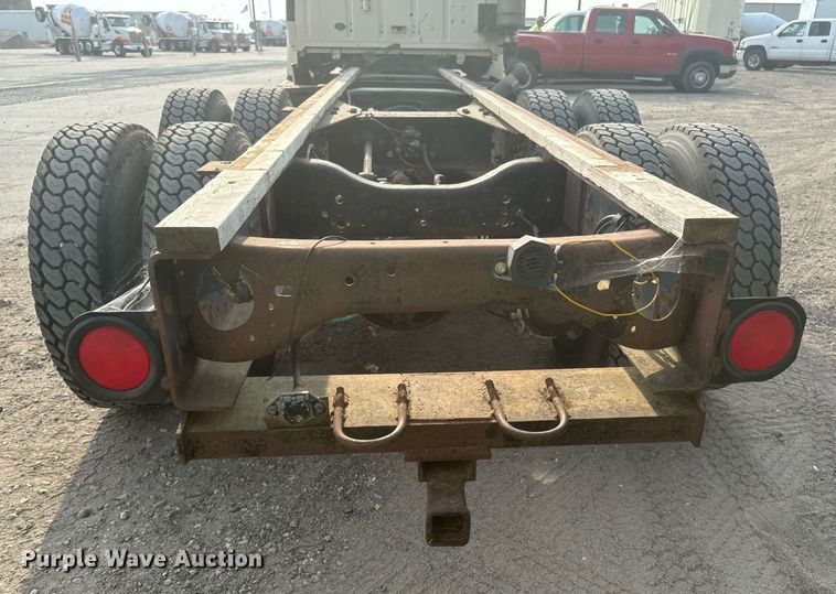 image for item DP8476 1981 Ford LT9000 truck cab and chassis