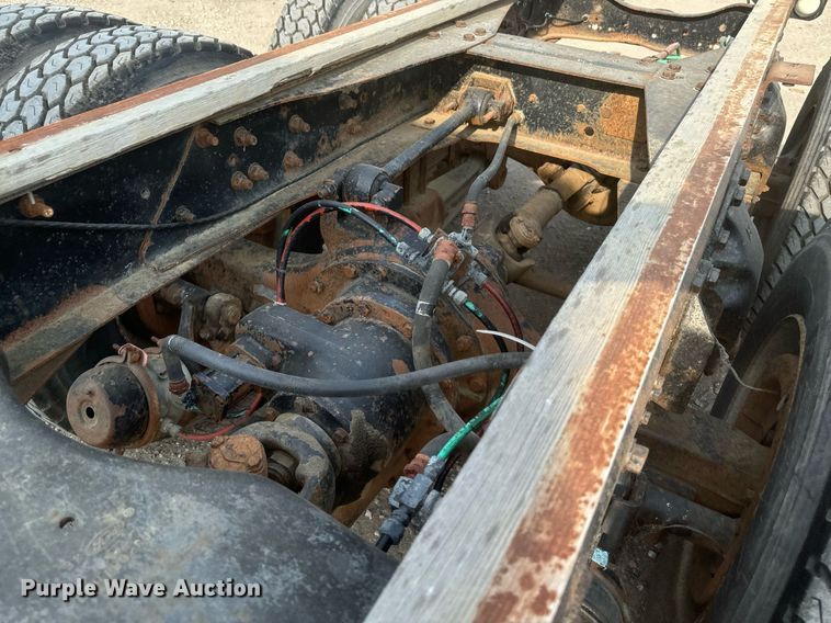 image for item DP8476 1981 Ford LT9000 truck cab and chassis