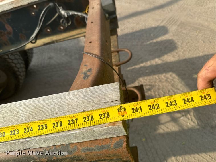 image for item DP8476 1981 Ford LT9000 truck cab and chassis