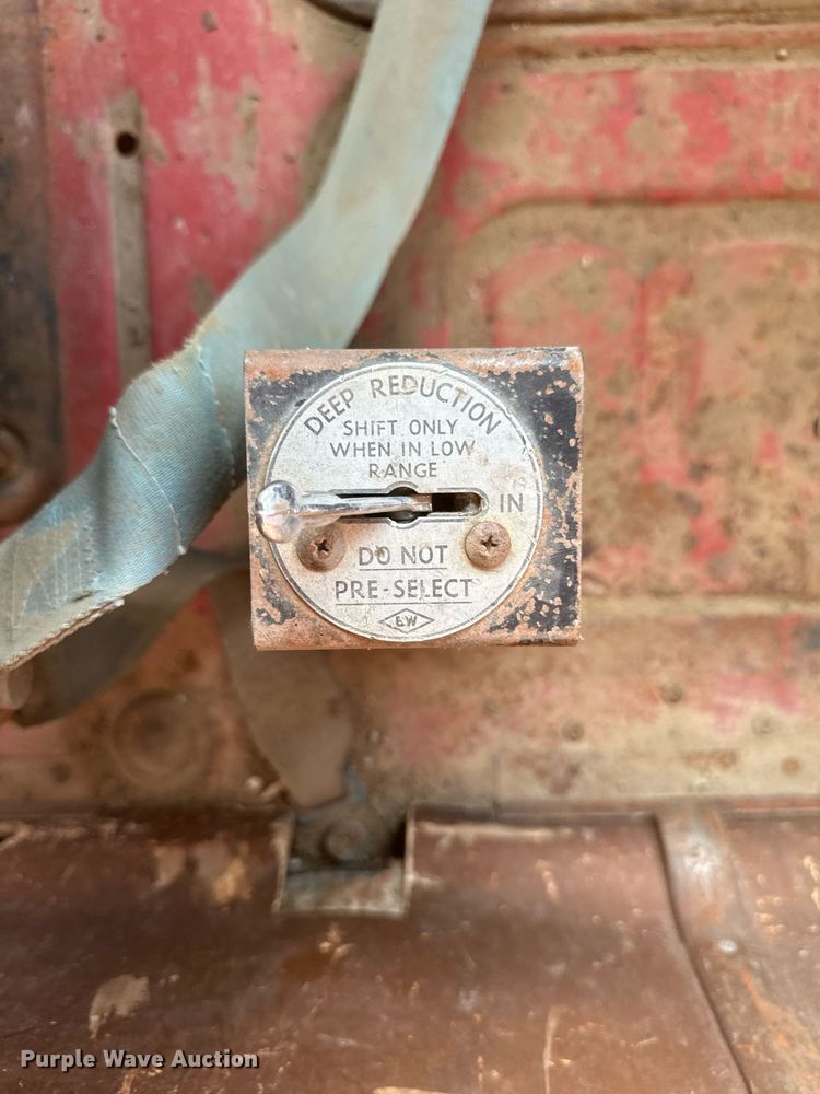 image for item DP8476 1981 Ford LT9000 truck cab and chassis