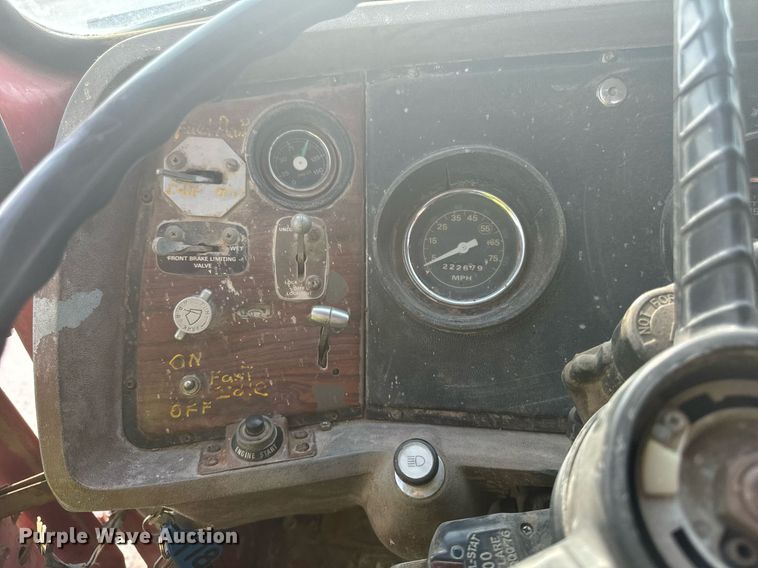 image for item DP8476 1981 Ford LT9000 truck cab and chassis