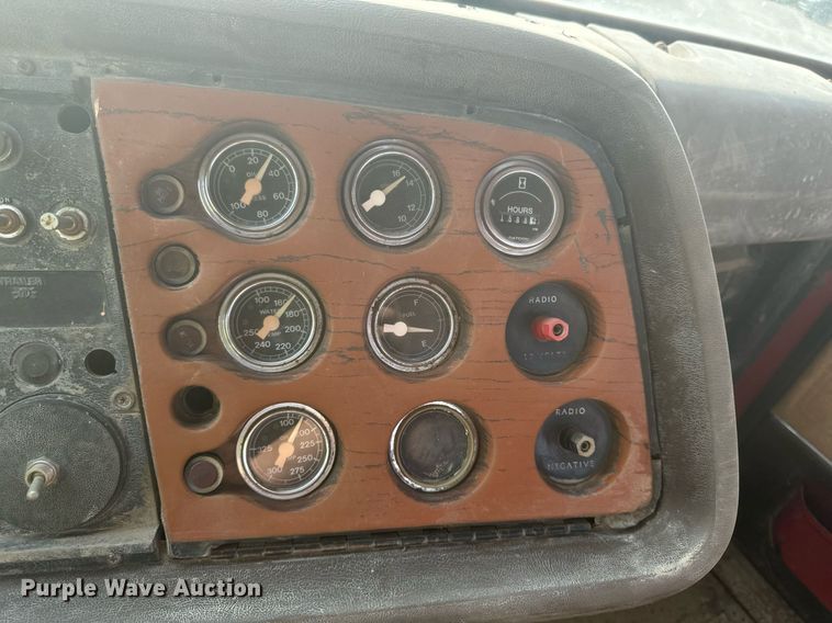 image for item DP8476 1981 Ford LT9000 truck cab and chassis