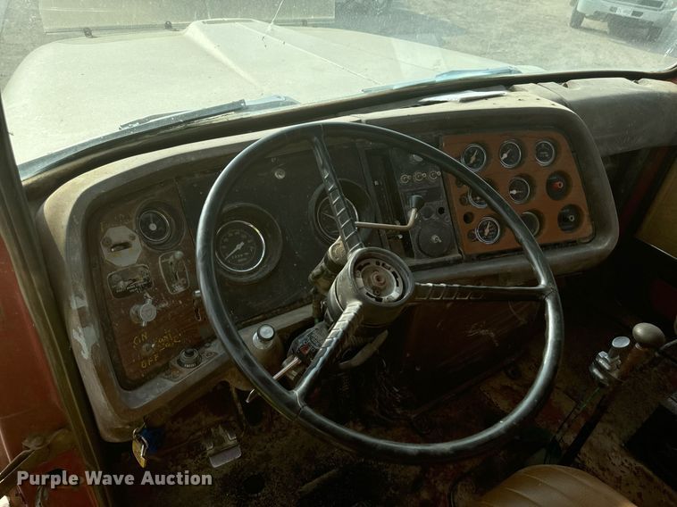 image for item DP8476 1981 Ford LT9000 truck cab and chassis