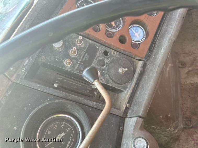 image for item DP8476 1981 Ford LT9000 truck cab and chassis