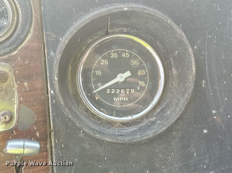 image for item DP8476 1981 Ford LT9000 truck cab and chassis