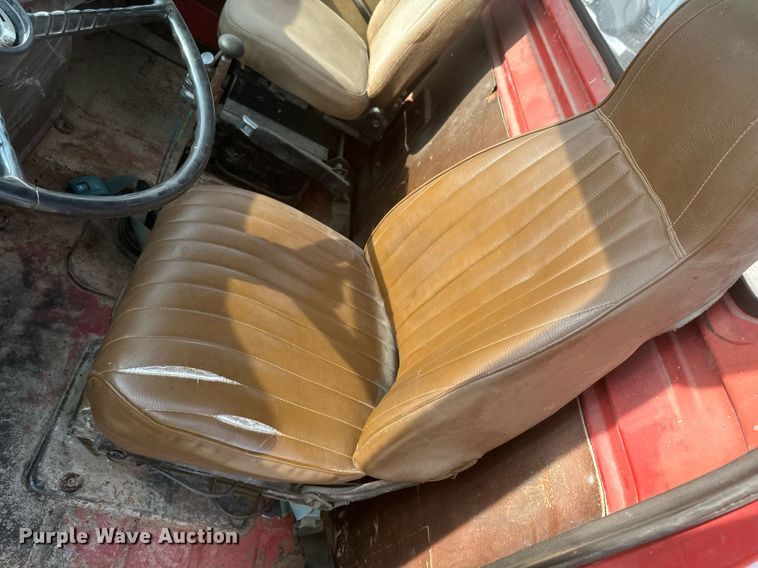 image for item DP8476 1981 Ford LT9000 truck cab and chassis