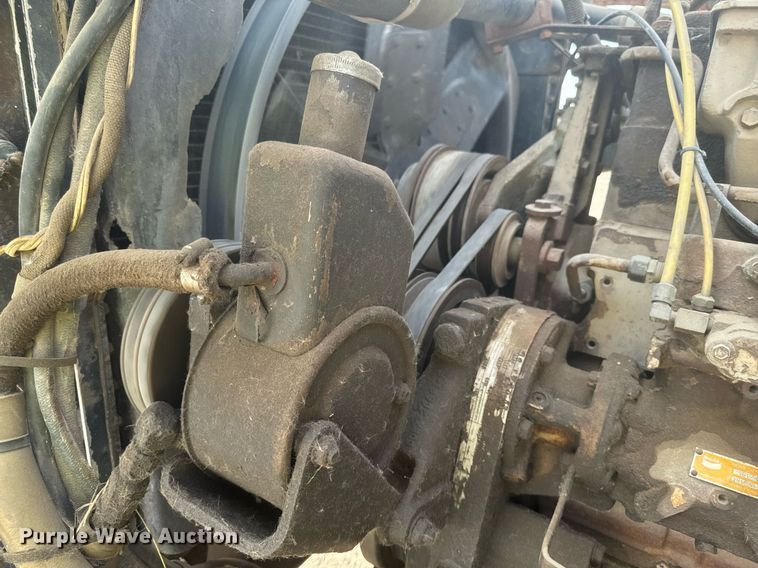 image for item DP8476 1981 Ford LT9000 truck cab and chassis