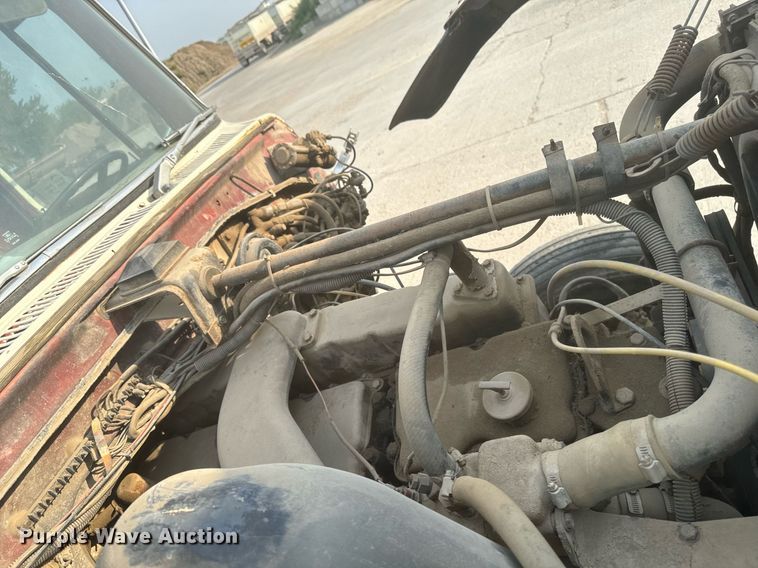 image for item DP8476 1981 Ford LT9000 truck cab and chassis