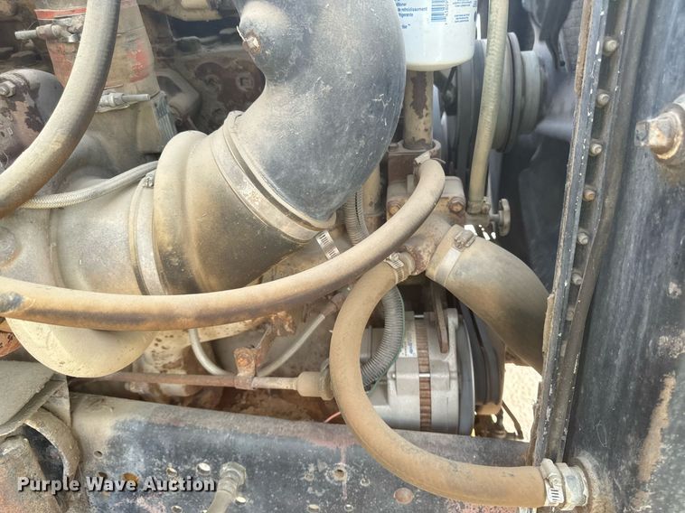 image for item DP8476 1981 Ford LT9000 truck cab and chassis