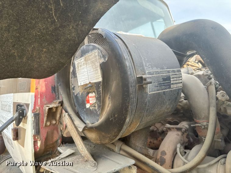 image for item DP8476 1981 Ford LT9000 truck cab and chassis