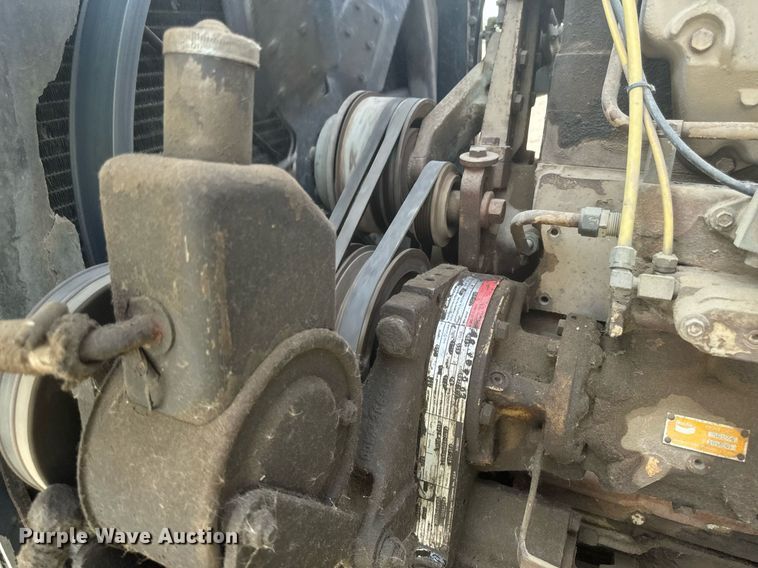 image for item DP8476 1981 Ford LT9000 truck cab and chassis