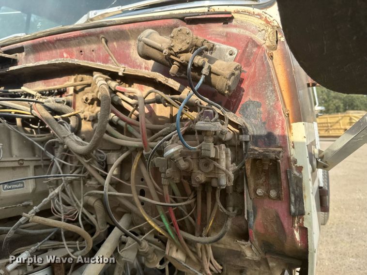 image for item DP8476 1981 Ford LT9000 truck cab and chassis