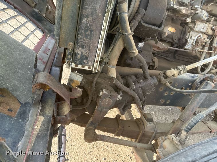 image for item DP8476 1981 Ford LT9000 truck cab and chassis