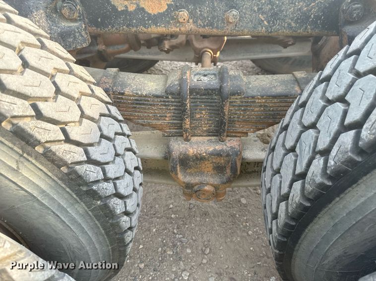 image for item DP8476 1981 Ford LT9000 truck cab and chassis