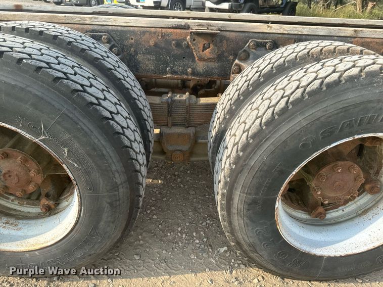 image for item DP8476 1981 Ford LT9000 truck cab and chassis