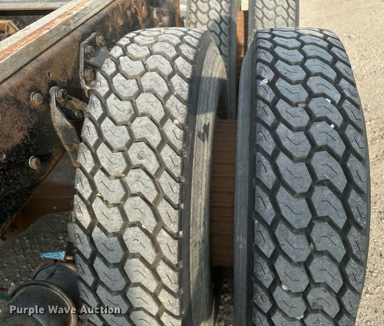 image for item DP8476 1981 Ford LT9000 truck cab and chassis